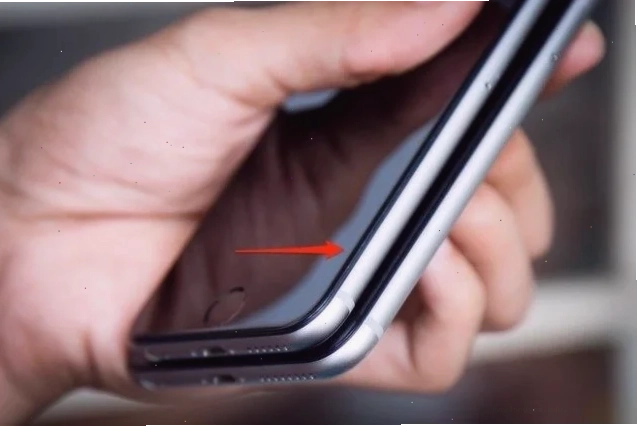 iPhone bị hở sáng viền màn hình do va đập