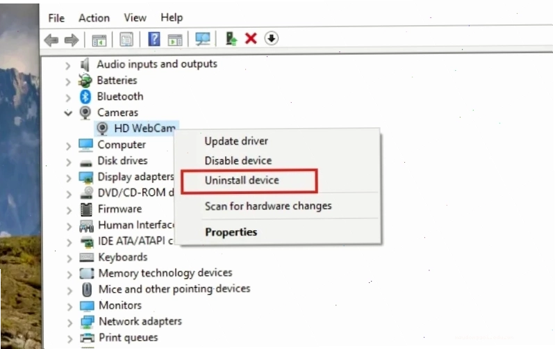 Nhấn chuột phải vào tên camera và chọn Uninstall device và khởi động lại laptop