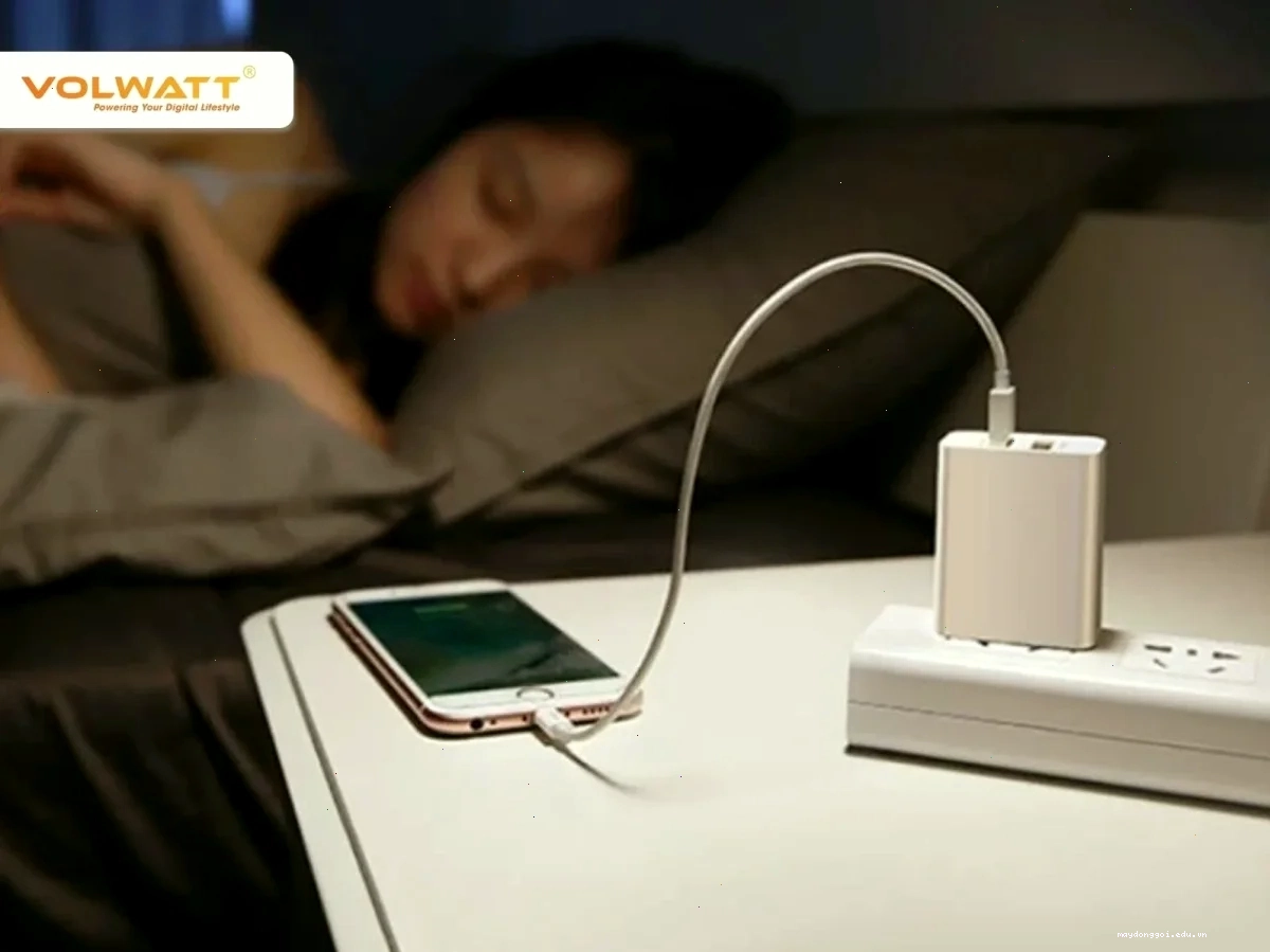 Sạc điện thoại qua đêm có thể khiến pin nhanh lão hoá