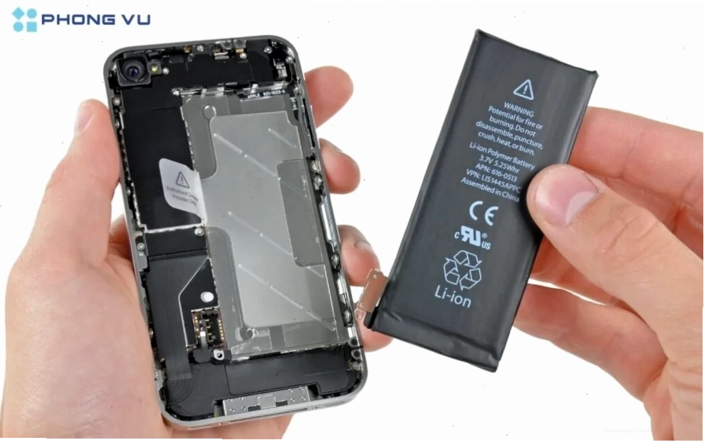 Thay pin mới chất lượng giúp khắc phục lỗi sạc pin không vào